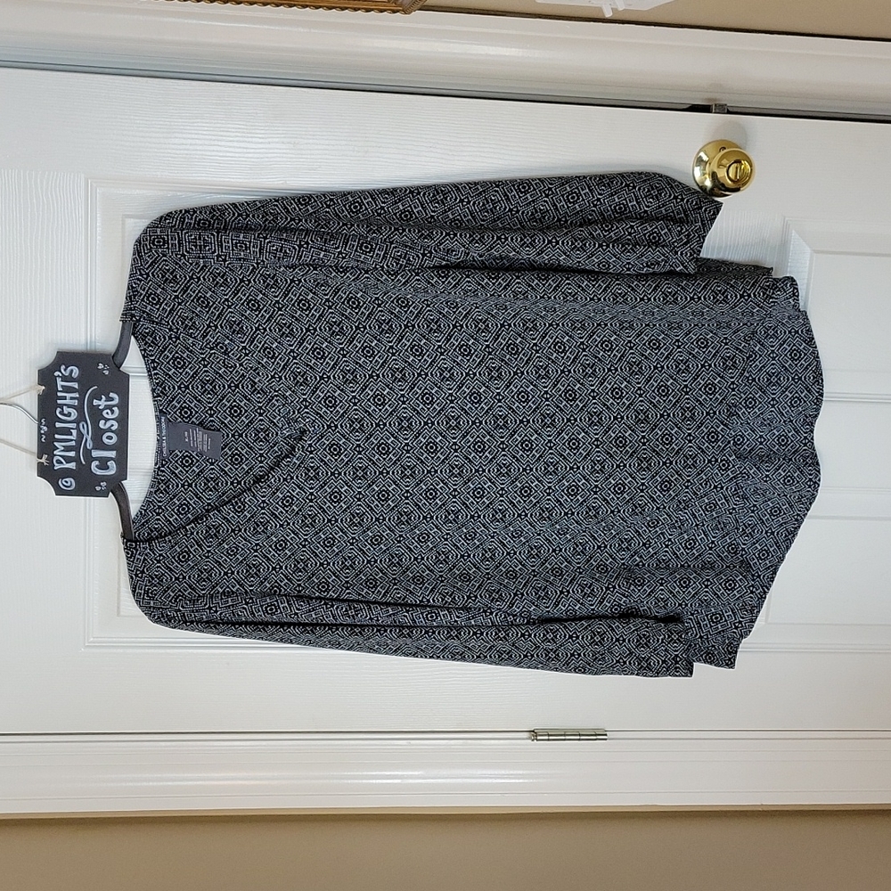 Chelsea & Theodore Blouse Black and White XL Long Sleeve V-Neck